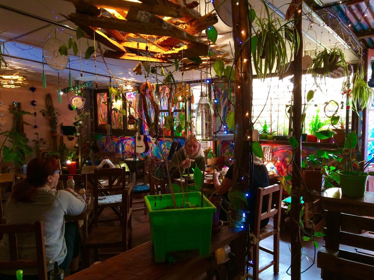 La Puerta Verde Hostel & Bar Humahuaca Exteriör bild